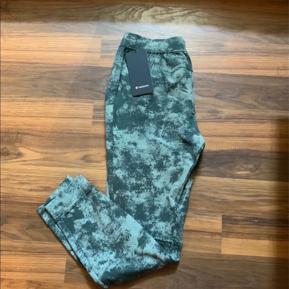 NWT city sweat joggers medium men lululemon
